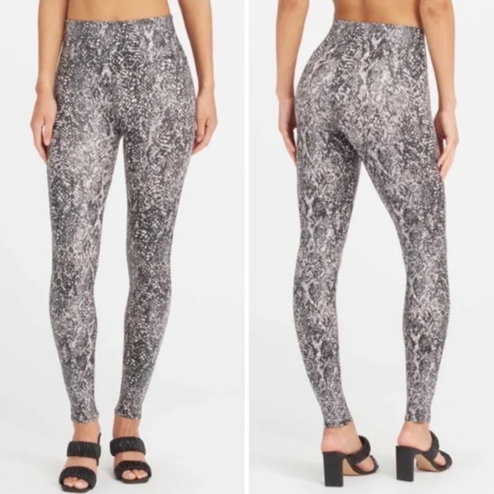 Spanx Faux Leather Snake Shine Leggings in Gray Snake Size Medium